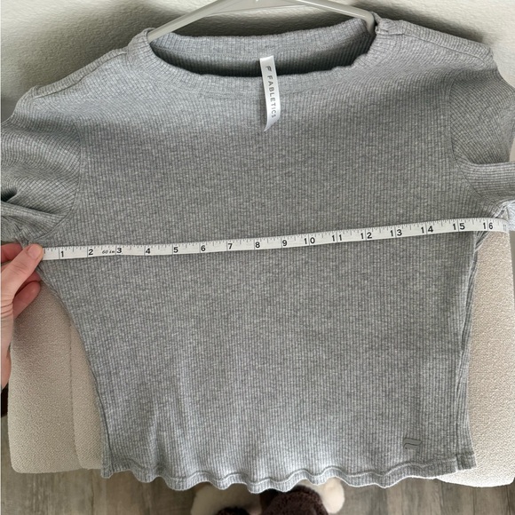 Fabletics Gray Ribbed Short Sleeve Tee - Picture 2 of 6